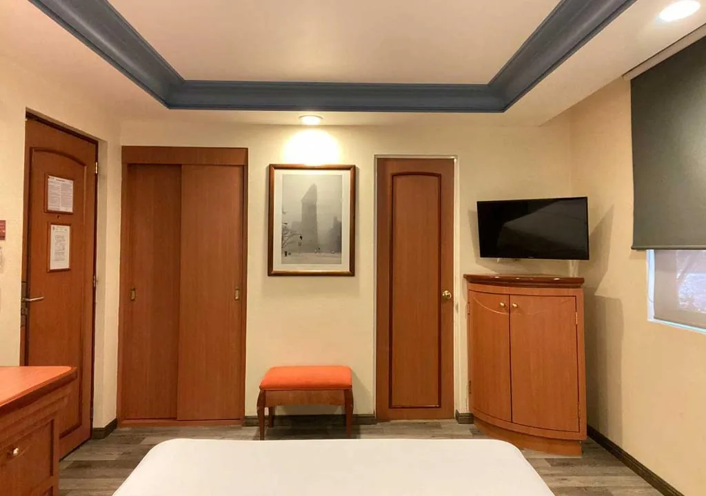 Standard Room with One Large Bed — Hotel San Diego